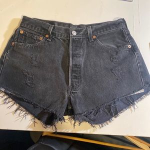 BLACK 501 LEVI’S JEAN SHORTS